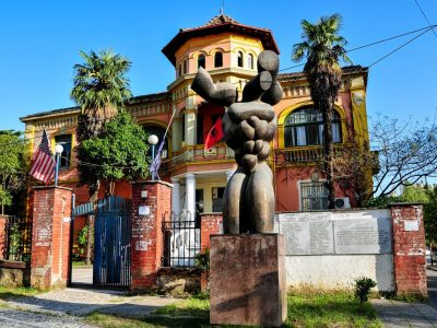 Monumento degli Ex-Perseguitati Politici, Tirana